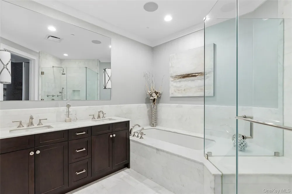 1000 Royal Court #1207 North Hills, NY 11040