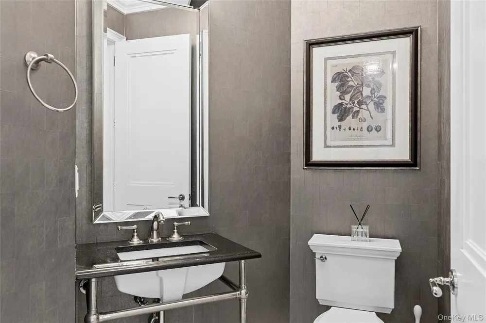 1000 Royal Court #1207 North Hills, NY 11040