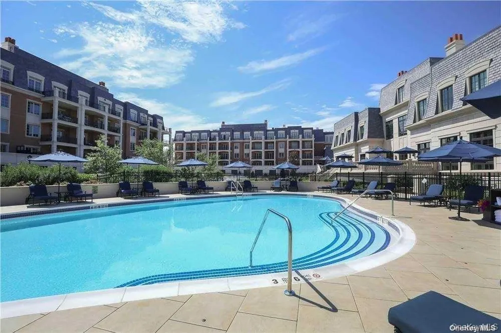 1000 Royal Court #1207 North Hills, NY 11040
