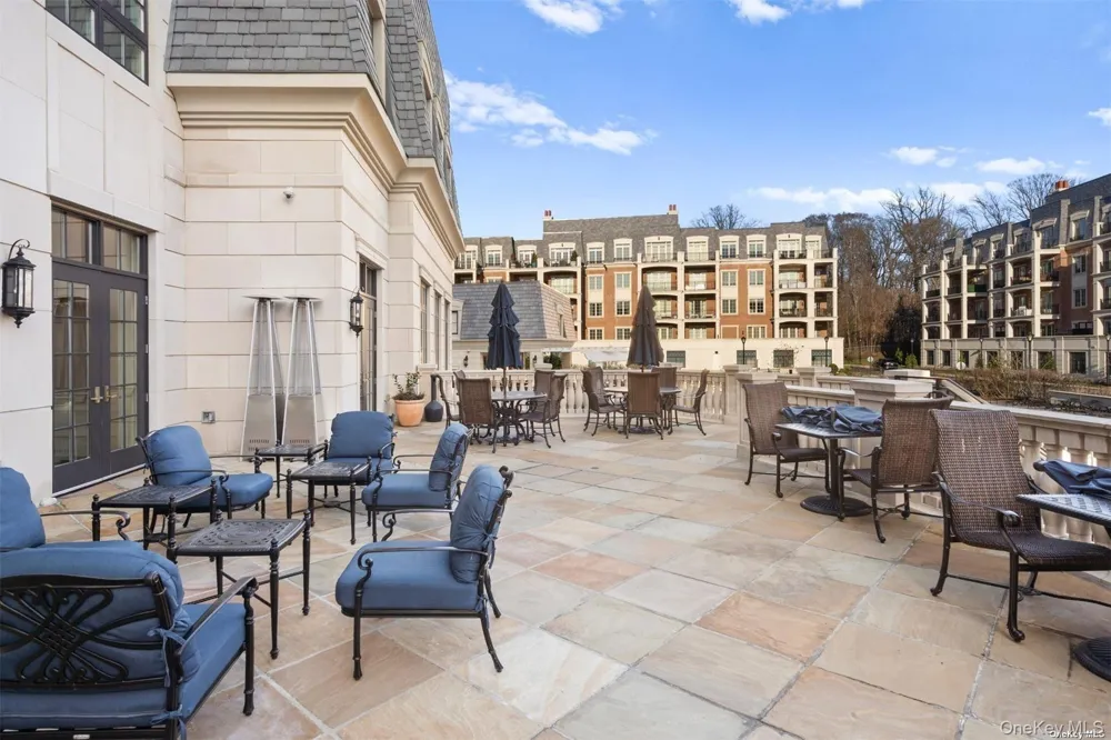 1000 Royal Court #1207 North Hills, NY 11040