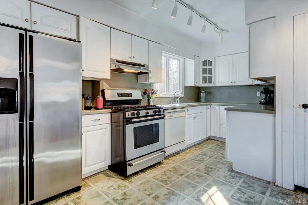 5650 Bayview Road Southold, NY 11971