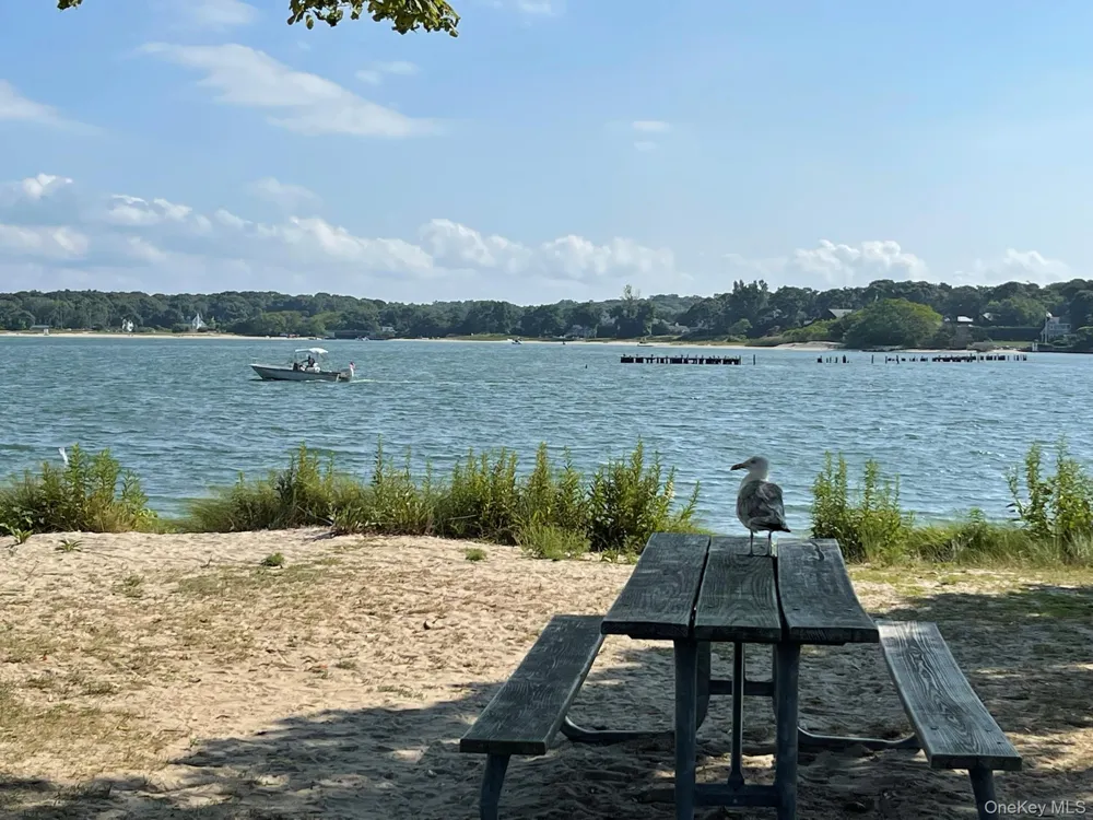 5650 Bayview Road Southold, NY 11971