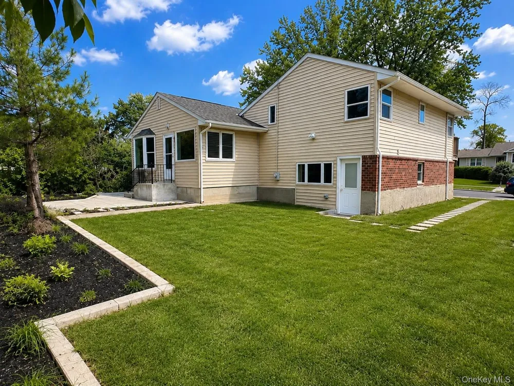 5 Warren Place Plainview, NY 11803