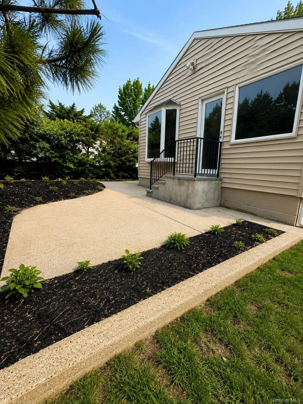 5 Warren Place Plainview, NY 11803