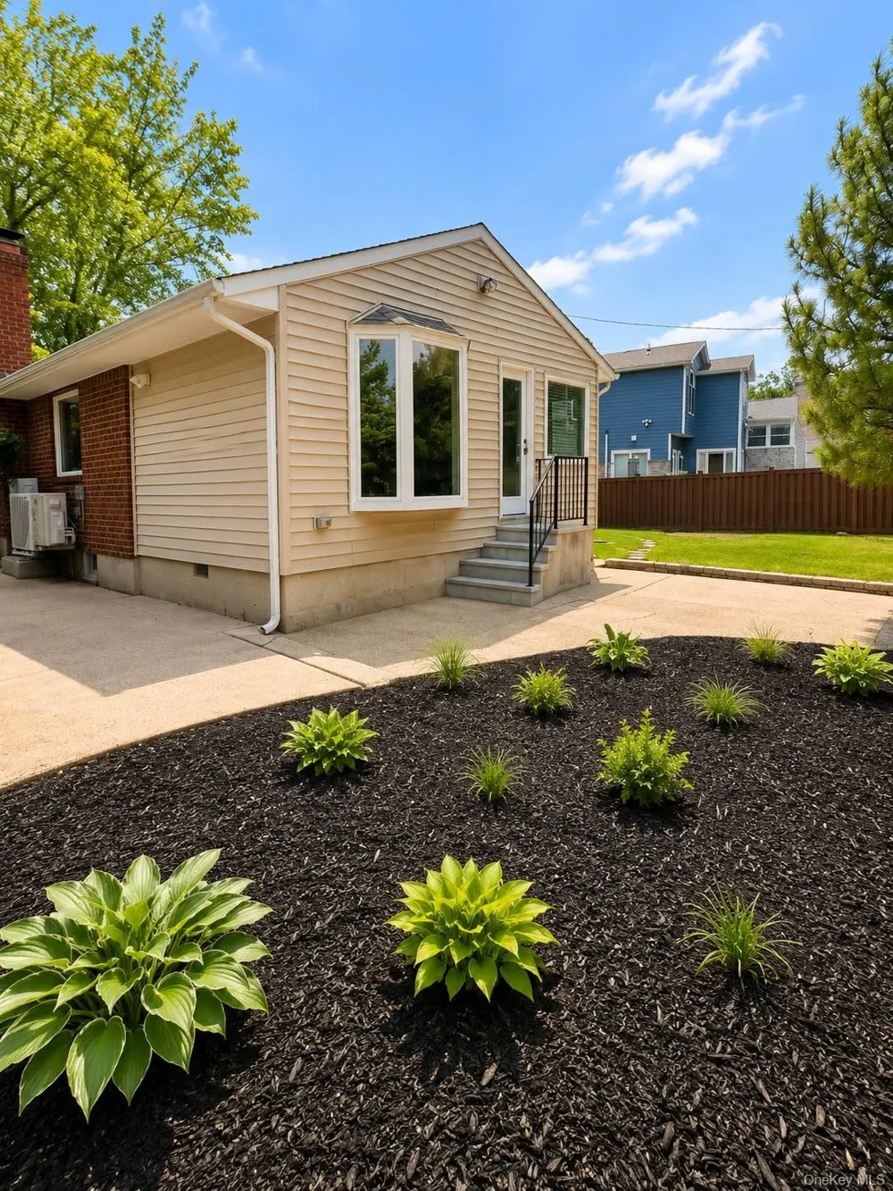 5 Warren Place Plainview, NY 11803
