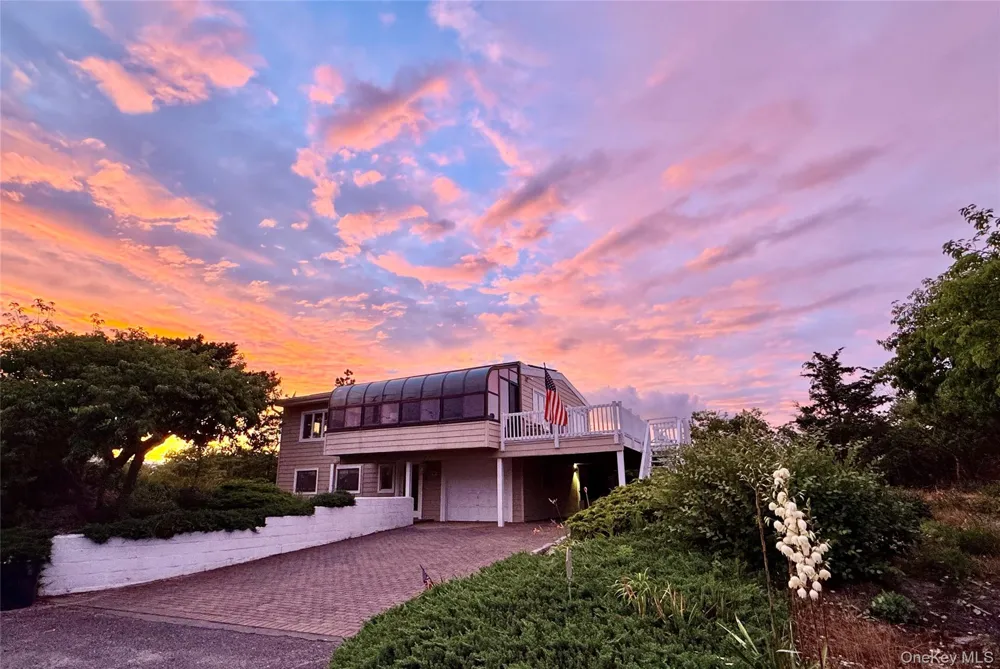 83 Hawser Drive Oak Beach, NY 11702