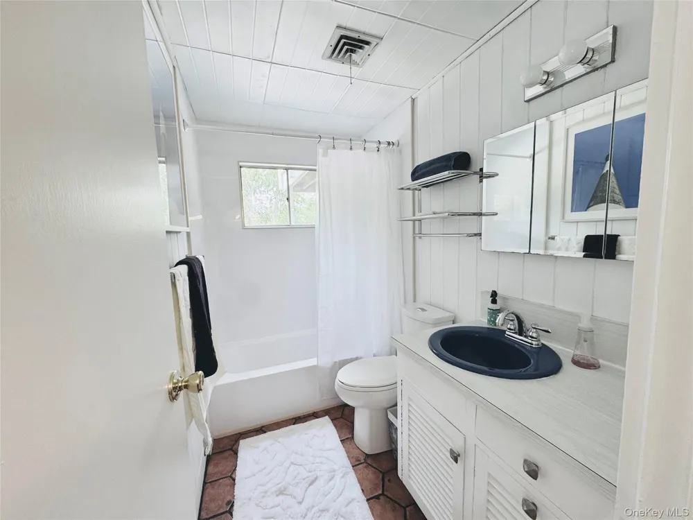 83 Hawser Drive Oak Beach, NY 11702