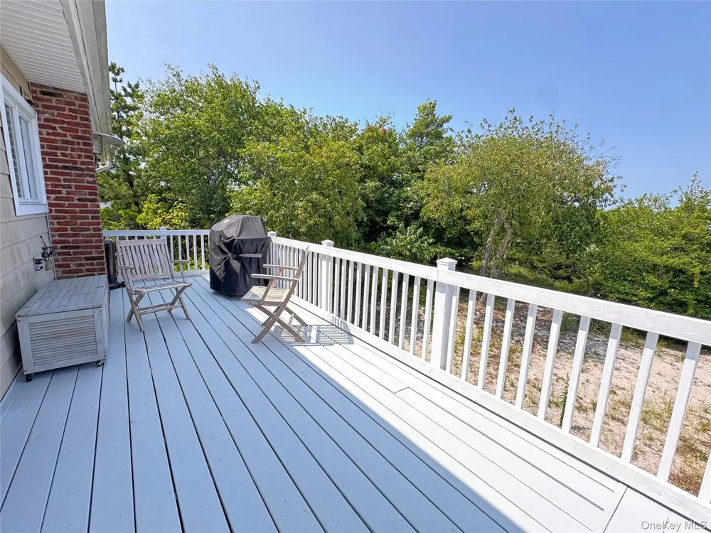 83 Hawser Drive Oak Beach, NY 11702