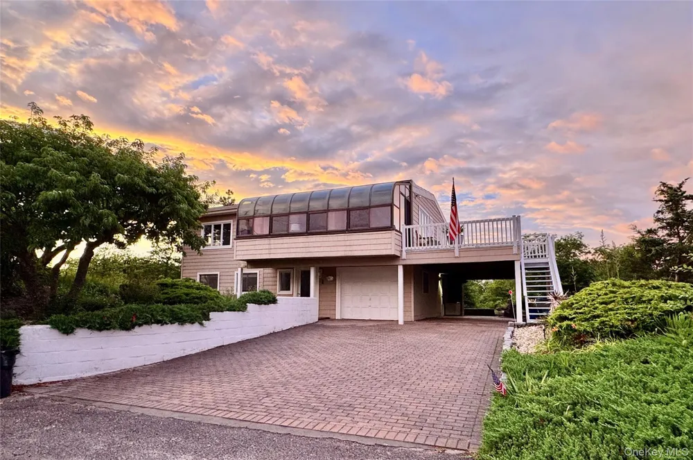 83 Hawser Drive Oak Beach, NY 11702