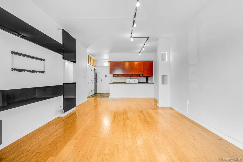 725 Miller #130 Freeport, NY 11520