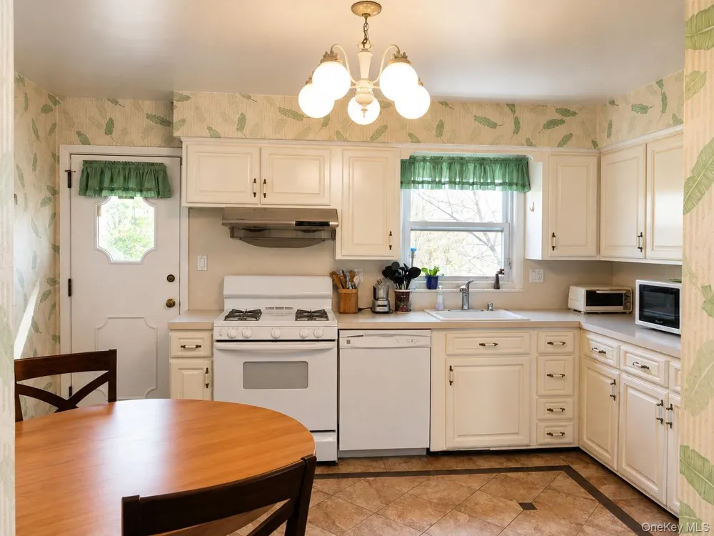 174 Waverly Road Scarsdale, NY 10583