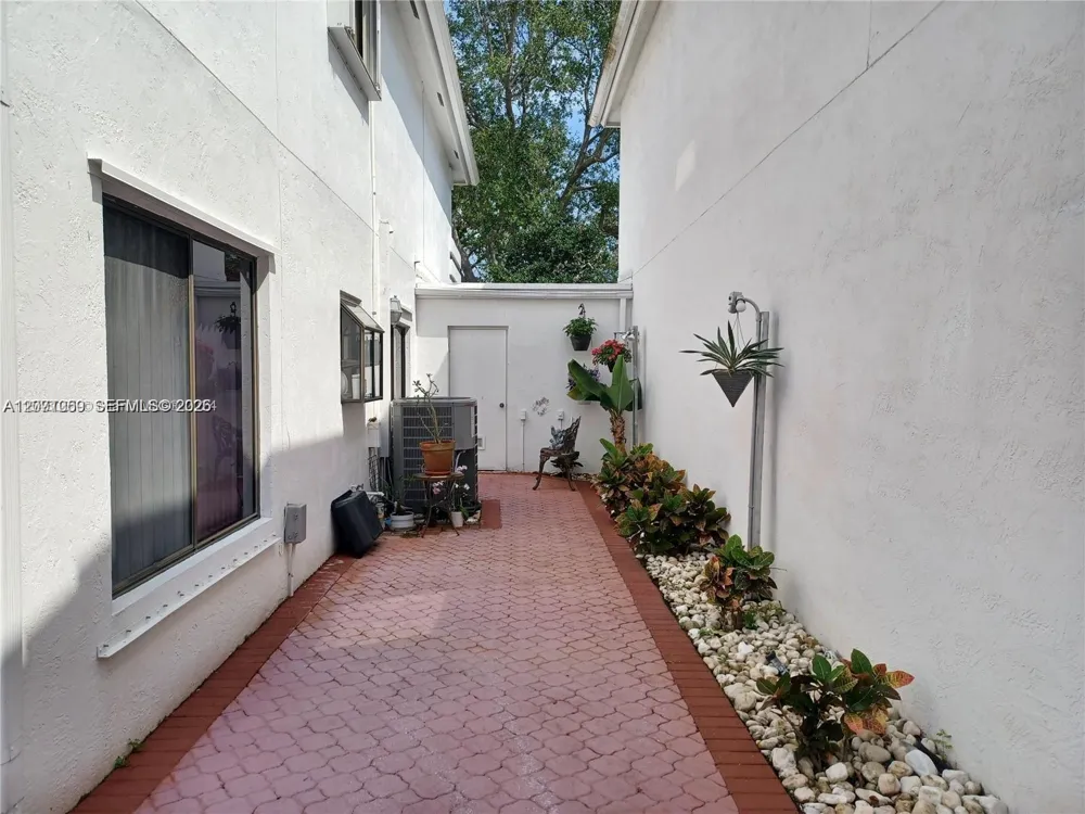 21722 Cromwell Cir Boca Raton, FL 33486