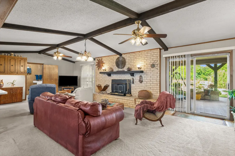 600 VZ County Road 4930 Van, TX 75790