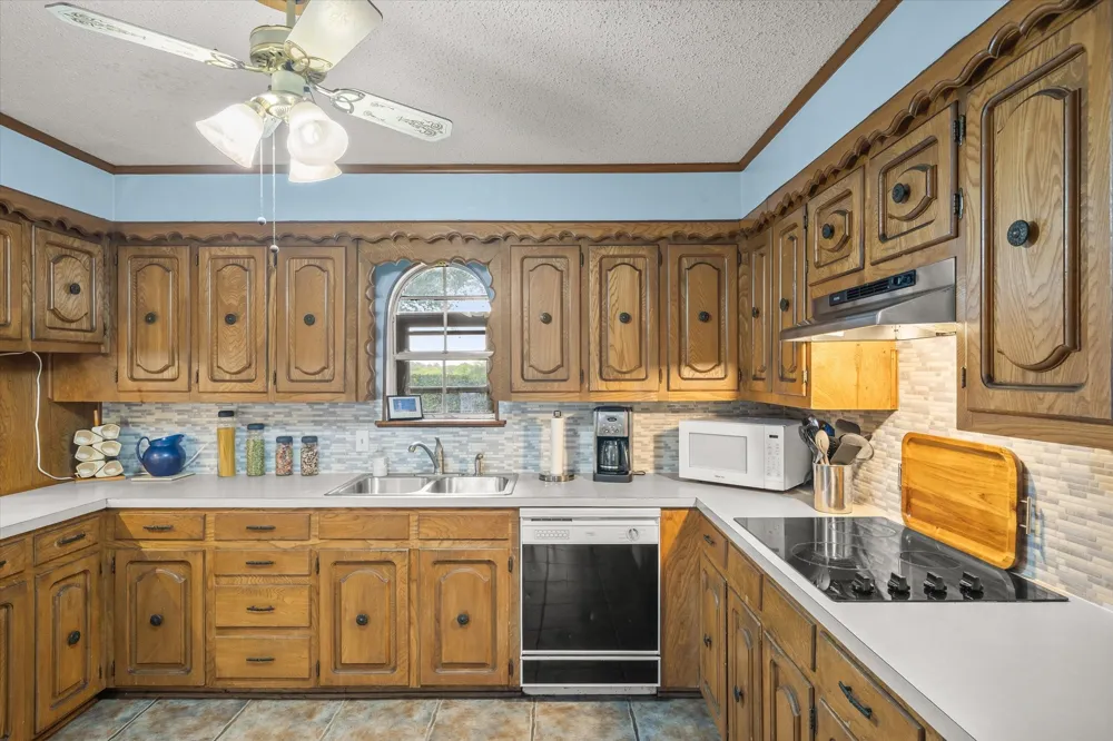 600 VZ County Road 4930 Van, TX 75790