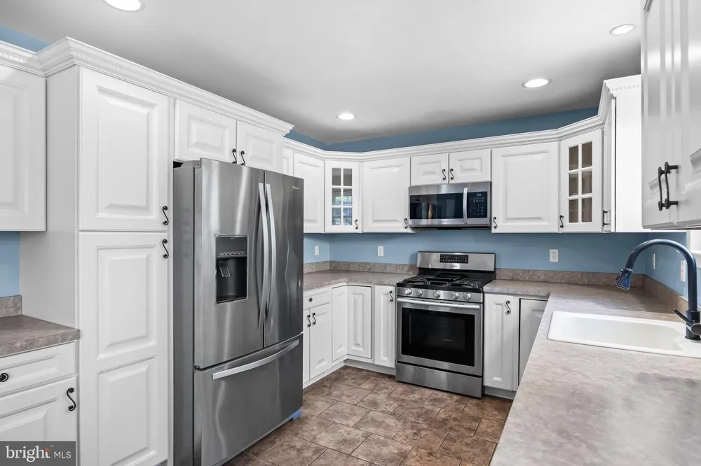 23 CHARLES AVENUE Blackwood, NJ 08012