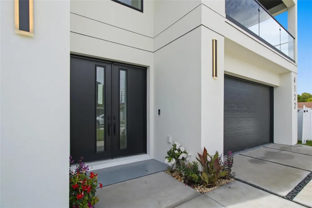 4122 W NASSAU STREET Tampa, FL 33607