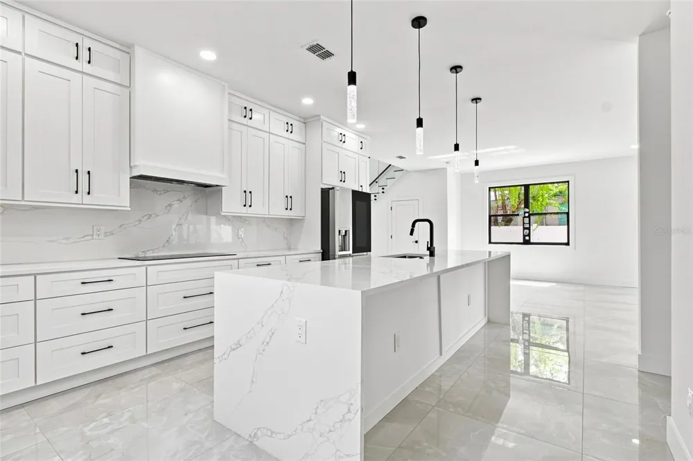 4122 W NASSAU STREET Tampa, FL 33607