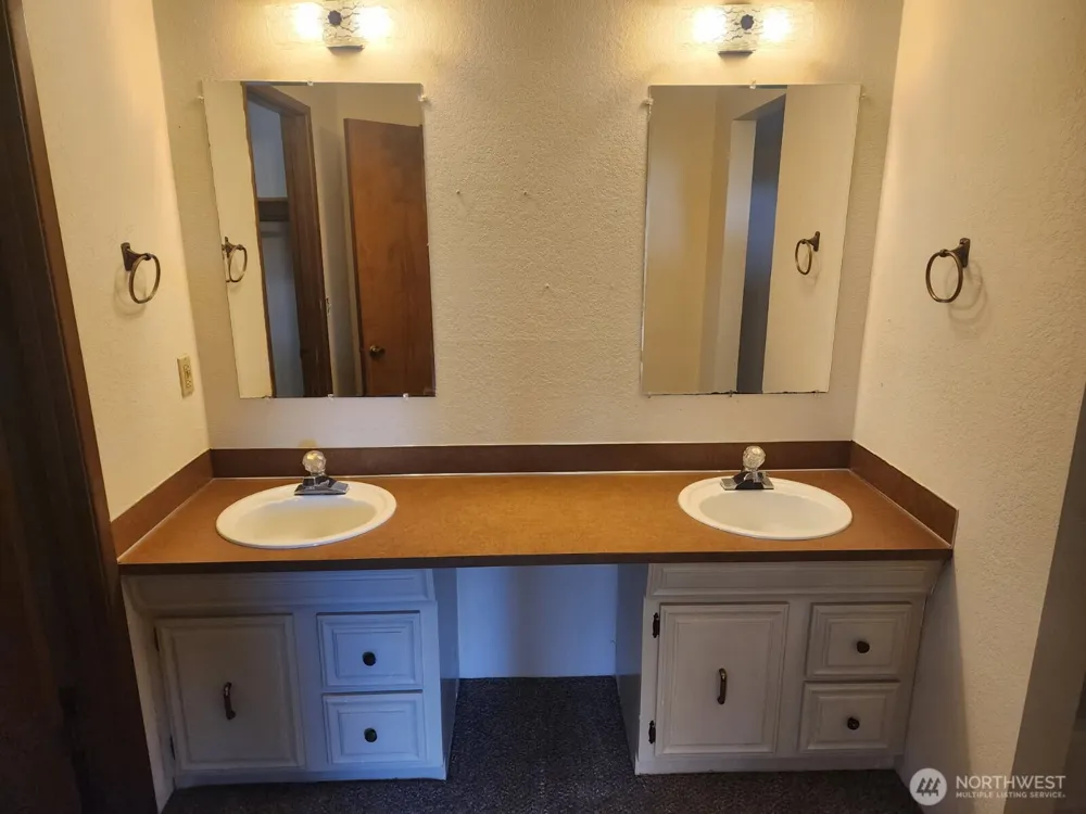 706 Wakina Loop SE Ocean Shores, WA 98569