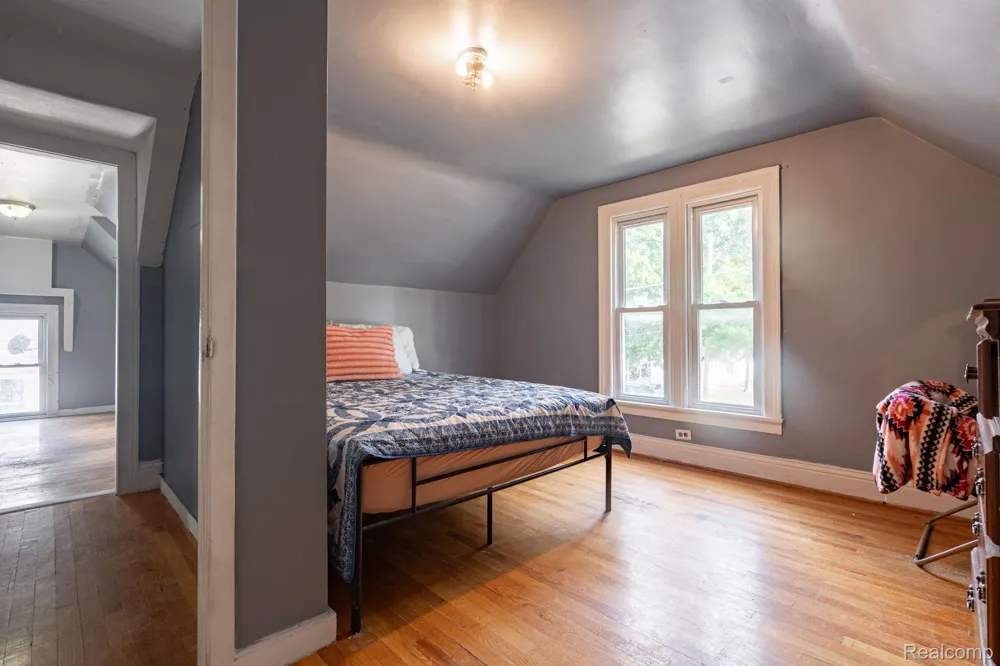 204 Oakland Street Holly Village, MI 48442