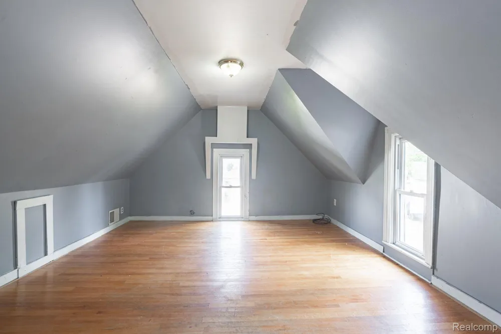 204 Oakland Street Holly Village, MI 48442