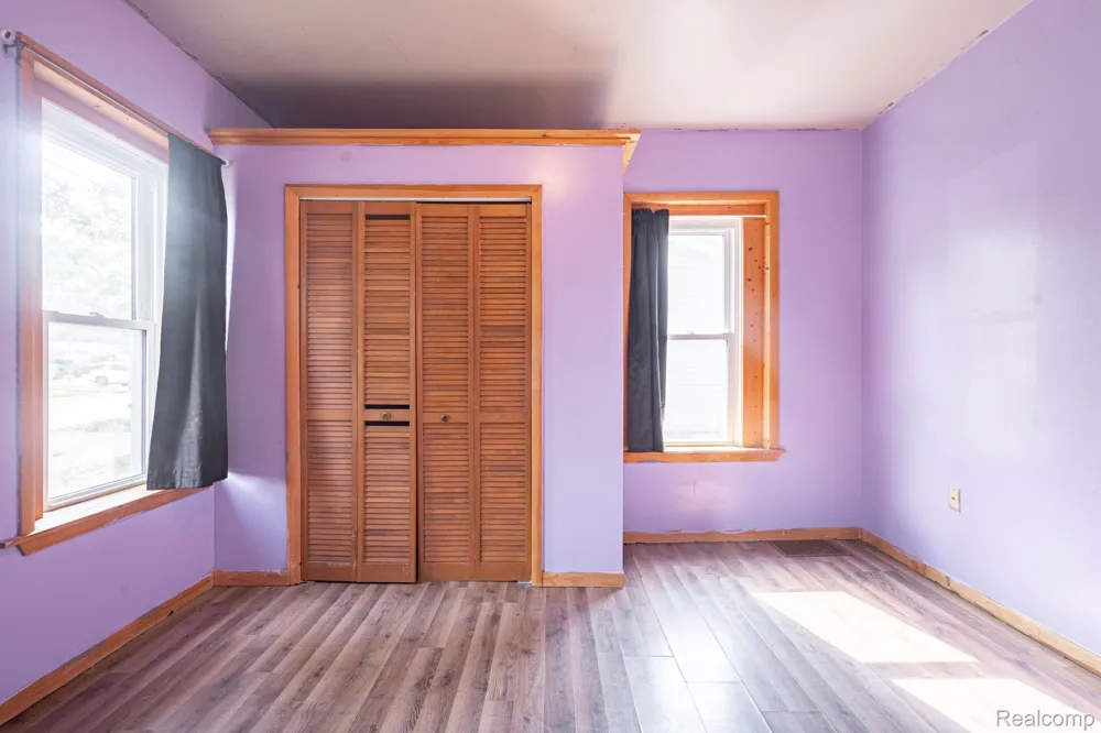 204 Oakland Street Holly Village, MI 48442