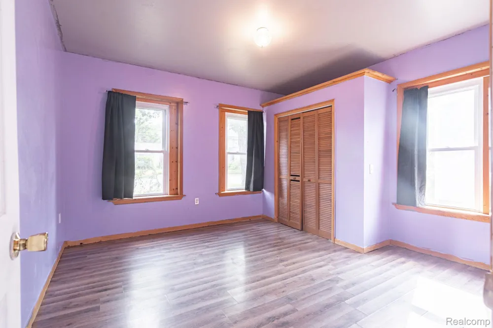 204 Oakland Street Holly Village, MI 48442