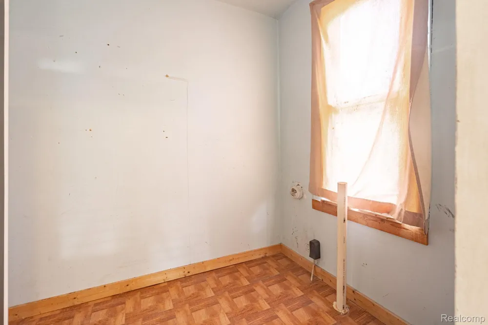 204 Oakland Street Holly Village, MI 48442