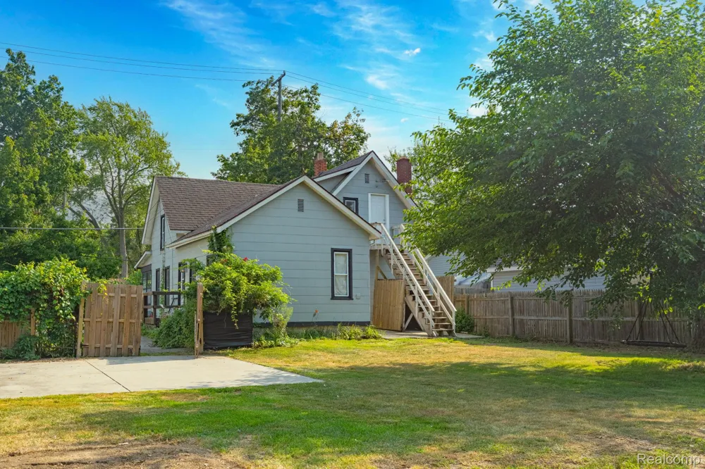 204 Oakland Street Holly Village, MI 48442