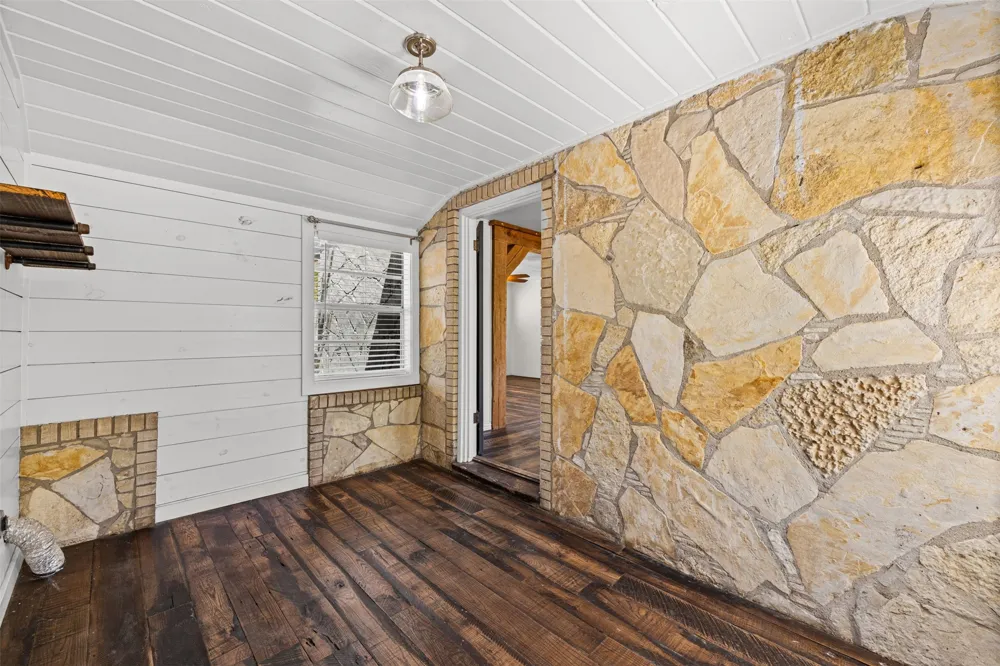 709 Hereford Street Glen Rose, TX 76043