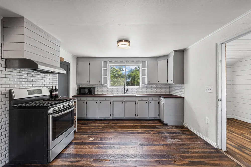 709 Hereford Street Glen Rose, TX 76043