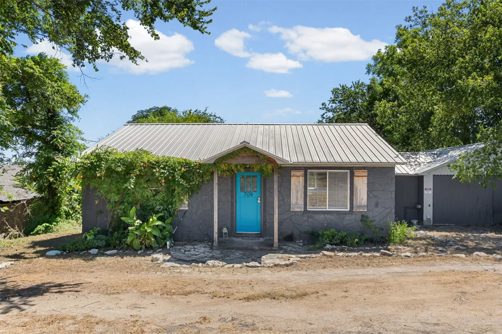 709 Hereford Street Glen Rose, TX 76043