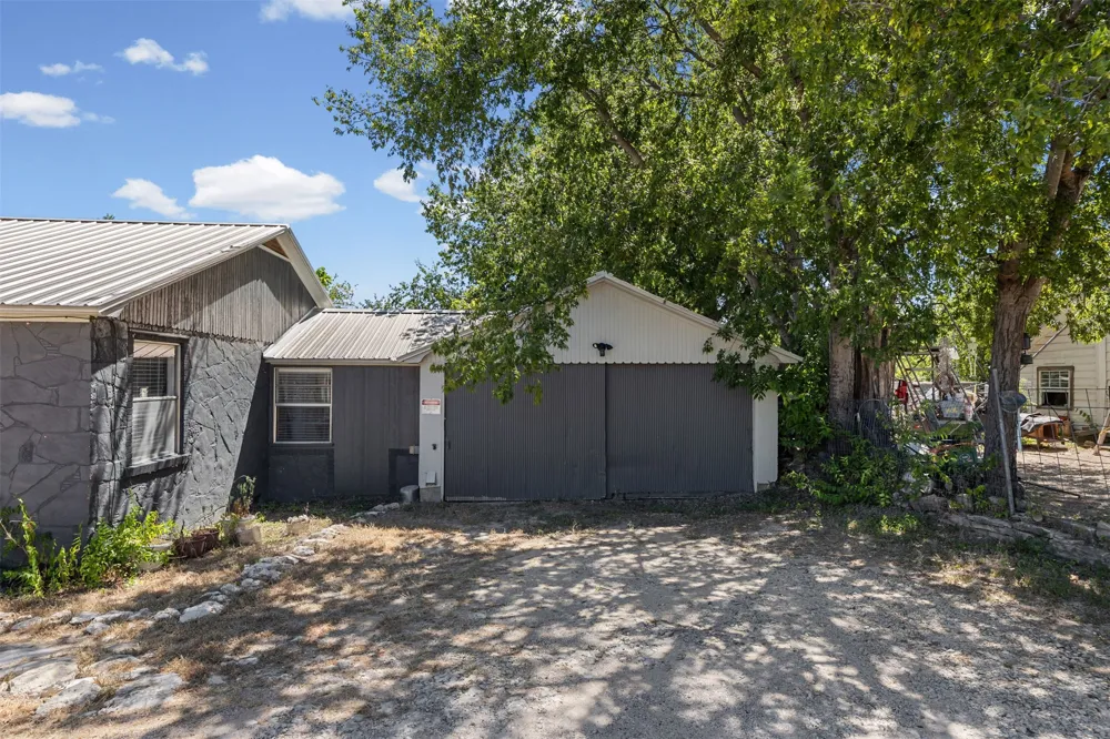 709 Hereford Street Glen Rose, TX 76043