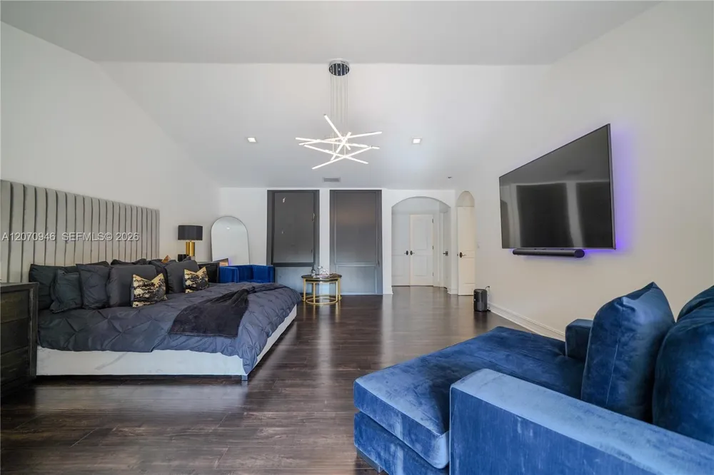 8134 Twin Lake Dr Boca Raton, FL 33496