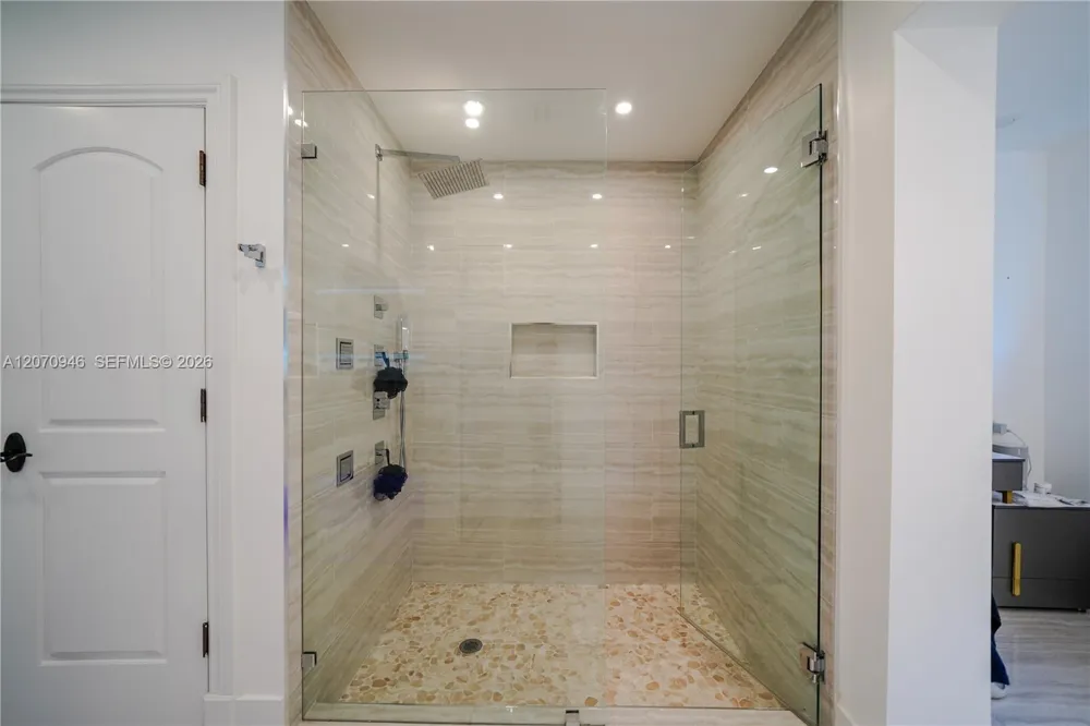 8134 Twin Lake Dr Boca Raton, FL 33496