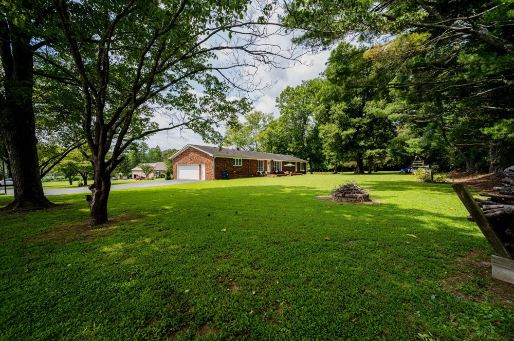 616 Maple Ln Smithville, TN 37166