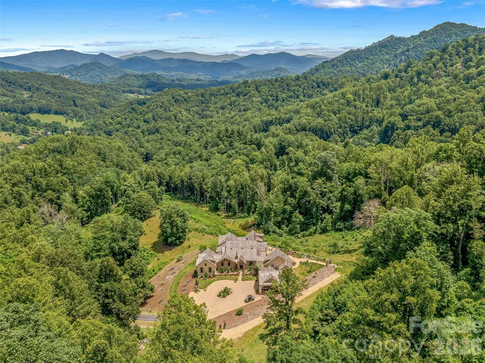 384 Doan Town Road Burnsville, NC 28714