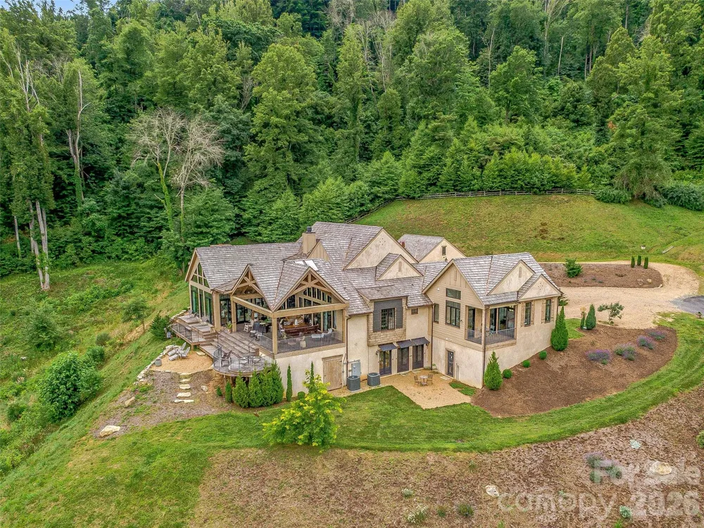 384 Doan Town Road Burnsville, NC 28714