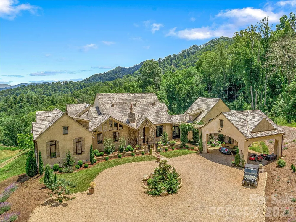 384 Doan Town Road Burnsville, NC 28714