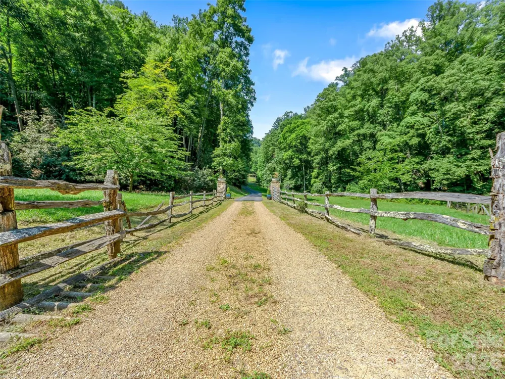 384 Doan Town Road Burnsville, NC 28714