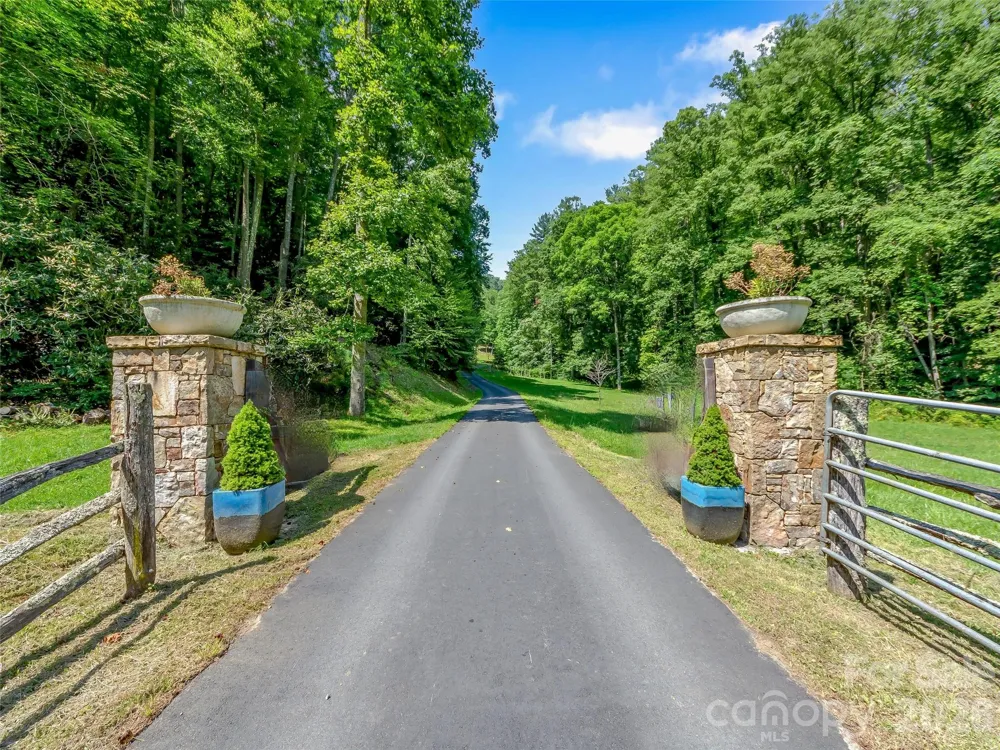 384 Doan Town Road Burnsville, NC 28714