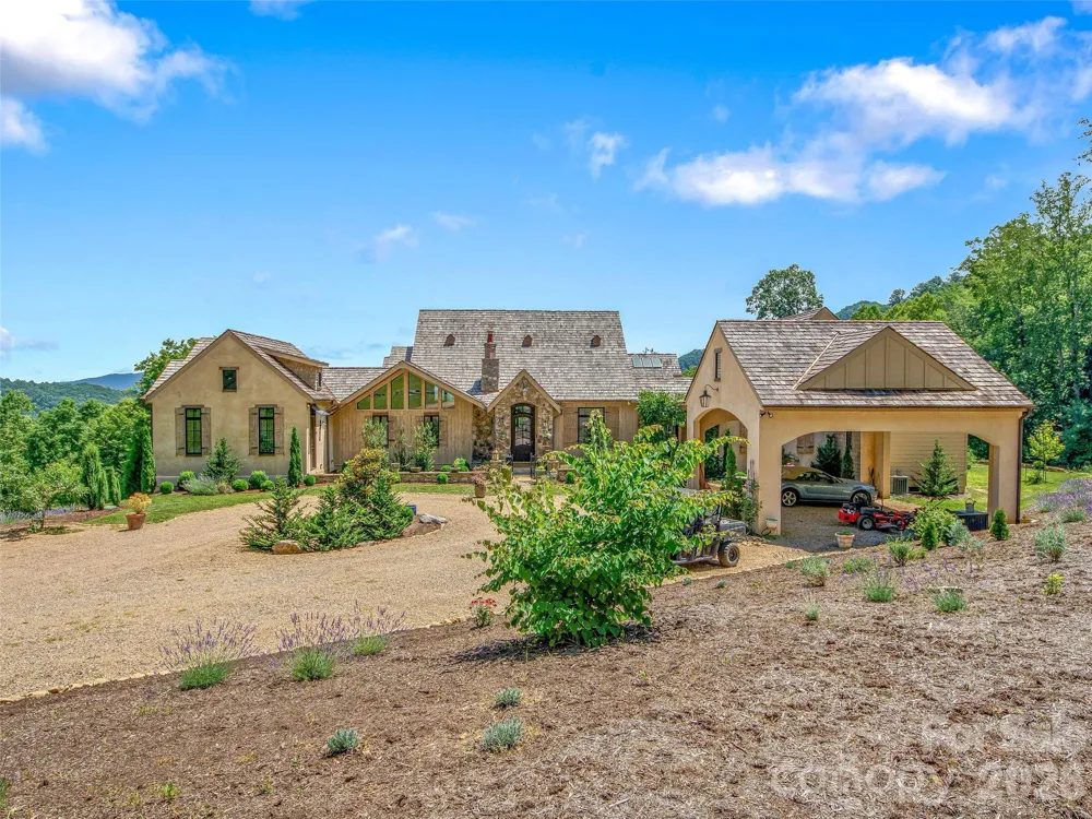 384 Doan Town Road Burnsville, NC 28714