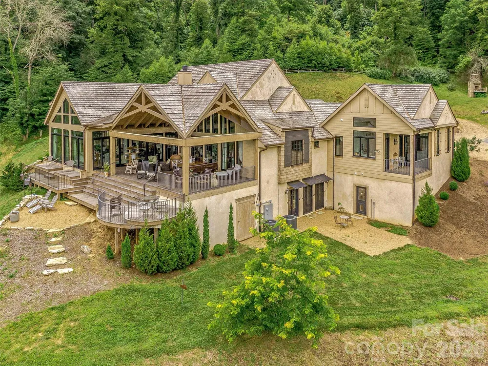 384 Doan Town Road Burnsville, NC 28714