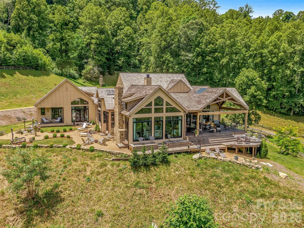 384 Doan Town Road Burnsville, NC 28714
