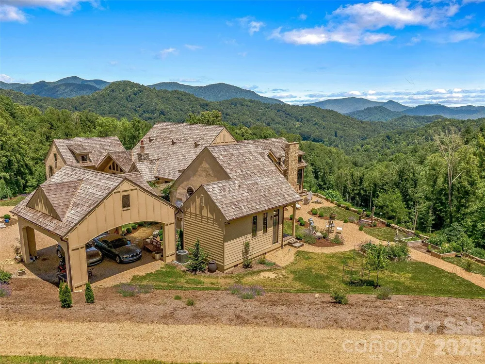 384 Doan Town Road Burnsville, NC 28714