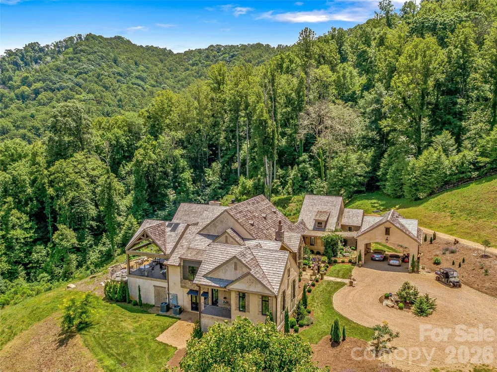 384 Doan Town Road Burnsville, NC 28714