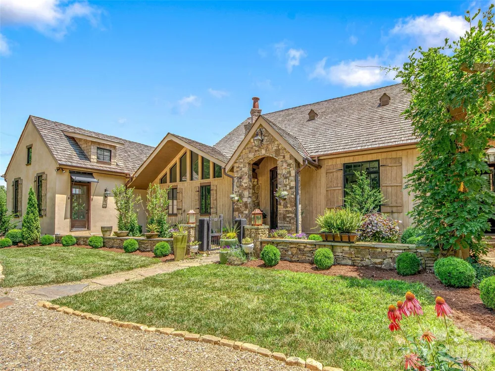 384 Doan Town Road Burnsville, NC 28714