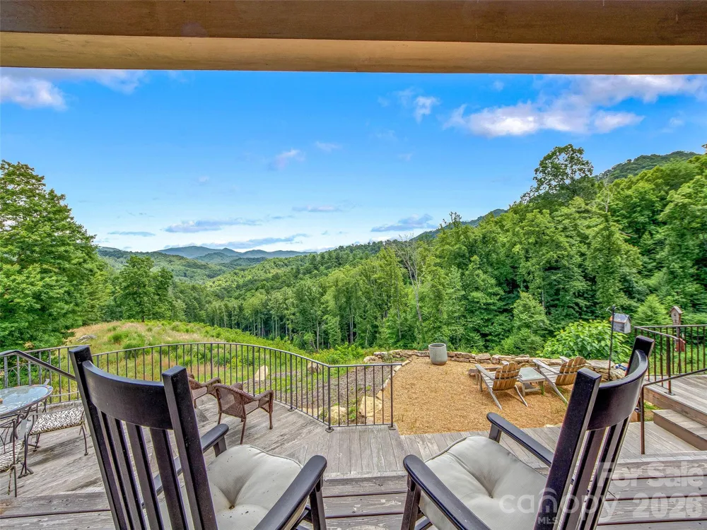 384 Doan Town Road Burnsville, NC 28714