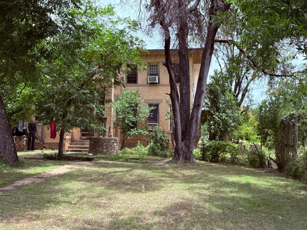 806 S Willow Street Brady, TX 76825