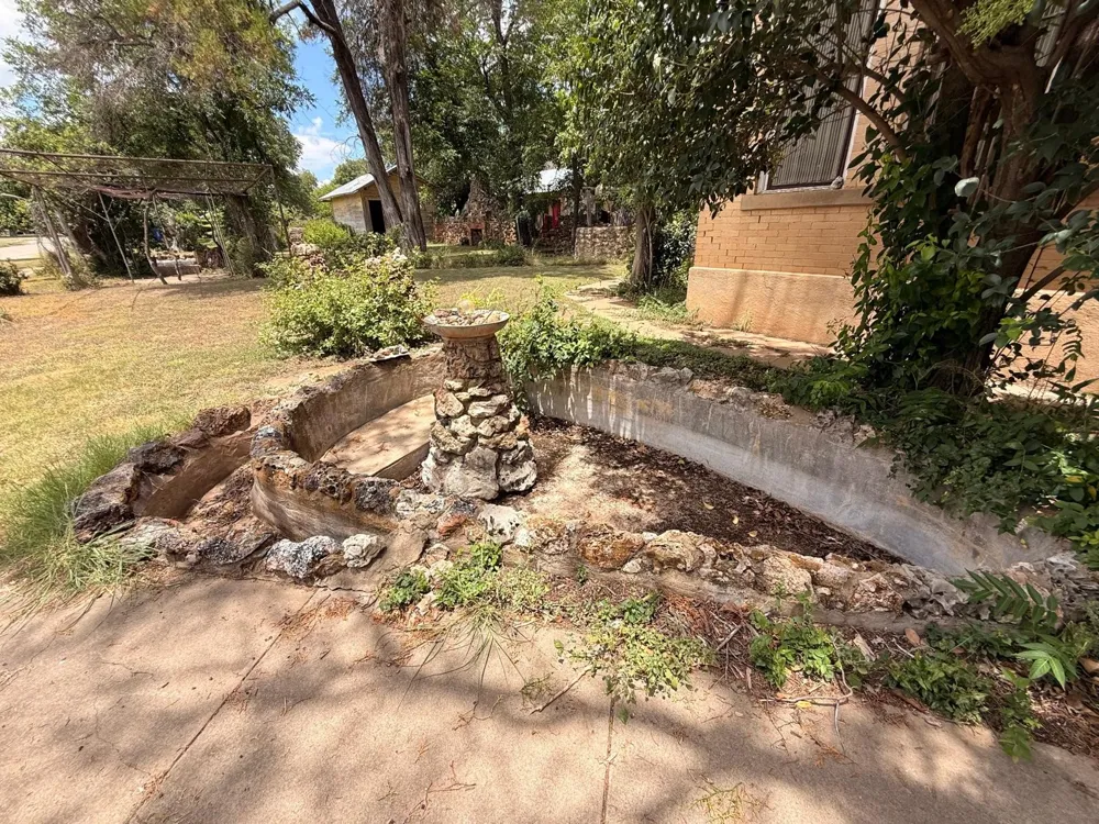 806 S Willow Street Brady, TX 76825