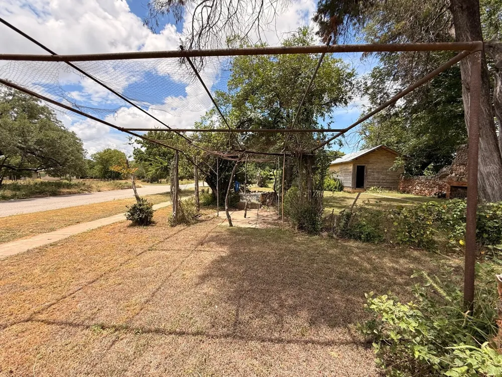 806 S Willow Street Brady, TX 76825